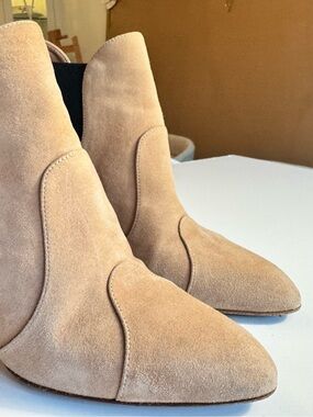 Alaia Women's Tan Suede 
Pointed Toe Ankle Boots